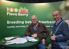 Jan Robben van Flevo Berry in gesprek met Pawel Dabrwsta van Agranom Plants