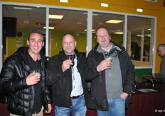 Joeri van der Heiden, Marcel Maurits van Maurits AGF en Leen Stolk van Stolk AGF drinken een lekker biertje