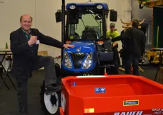 Jan de Jong van Uittenbogerd Heukelum bij de Nieuwe Holland traktor T4105N