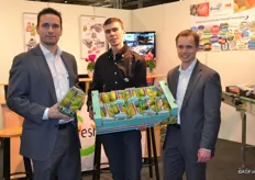 Romke van Velden, Elbert Fontijn en Evert-Jan Wassink van Freshpack Handling Systems. Zij presenteren de nieuwe perenverpakking