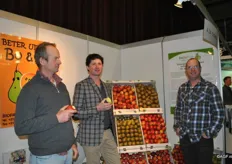 Biofruit, Smilefruit en Stoker Holland hadden samen een stand. Hans Damen en Lody van Osh van Smilefruit bemannen de stand.
