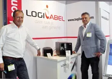 Ton Janssens (links) en Marco van der Velden van Logi Label. Nieuw bij Logi Label is een betaalbaar alternatief voor de thermal-transfer etikettenprinters van Godex.