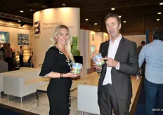 Cynthia Doleman en Wim Hassink op de uitnodigende stand van Bordex Packaging.