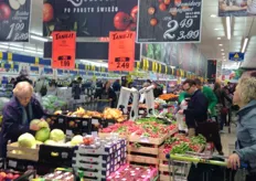 Aanbieding, kleine tomaatjes voor 2,49 zloty