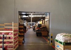 Binnen heeft iedere handelaar zijn eigen magazijn