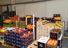 Niet overal zijn de namen van de handelaren zichtbaar bij de magazijnen