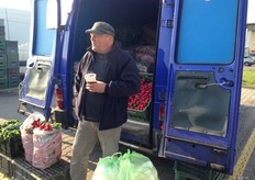 Een handelaar met zijn radijzen