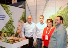 Arno Verboom, Demian van Duivenbode, Janny Hamel en een klant van Global Green Team