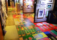 De vloer van het minimuseum is een kunstproject van Atelier Oet de Verf, een kunstatelier voor mensen met een beperking. Een van de vele goede doelen die Scelta sponsort.