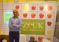 Johan Nicolaï van Zouk Fruit Innovation had vier nieuwe appelvariëteiten in zijn stand. Eén van de nieuwe appels is exclusief voor een luxe Frans warenhuis die uitsluitend groenten en fruit in het assortiment hebben.