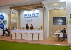Port International levert aan Europese retailers en groothandels verse groenten en fruit. Het bedrijf doet directe import van verse groenten en fruit van over de hele wereld. Port International heeft 140 jaar ervaring in de AGF sector en is één van de toonaangevende fruithandelaren in Europa.