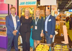 Kees Oskam, Elvira Schipper, Lisanne Oskam en Erik Oskam van Jan Oskam