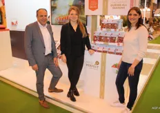 Paul van de Mierop, Loes van der Velden en Nathalie Kennis bij de tomatenconcepten van Den Berk Délice in de stand van Cooperatie Hoogstraten
