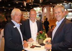 Coen Bos van Fyffes in gesprek met William de Groot en Andries van den Bogert van De Groot Fresh Group