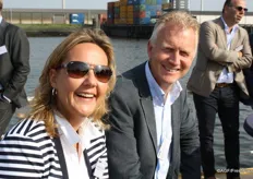 Collega Renate Vastbinder van Nieuwsblad Transport en Willem Nowee van Varekamp Coldstores