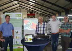 Links Arjan Hoefnagels, Jan Vernooij met daarnaast zijn zoon Rogier en links Wim van der Bliek allemaal betrokken bij Bio-fresh