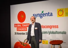 Hans Christoph Behr (AMI) besprak gedurende de dag elke keer in tien minuten een land en de stand van de tomatenteelt en -handel daar.