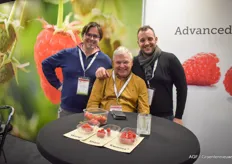 Giovanni Mosca & Michele Perusi van Baltic Fruit doen ondertussen de smaaktest. 