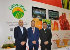 Sergio Torres, Niels van Rijn en Guillermo Espinosa B. van Camposol op de stand van Peru.