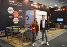 Ilona van Waveren en Ab van Staalduinen van Gearbox. De Gearstation is een digital quality control system voor controle van externe kwaliteit.