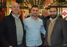 Edwin Fillekes van HillFresh op de foto met Ferhat Tivsiz en Zulkuf Yilmaz van Yilmaz Radijs