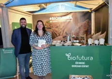 Biofutura met Mo Eidizadeh en Annemarie Hiel. ze hebben allerlei duurzame verpakkingen voor de agf en horeca sector