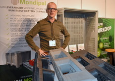 Gert Last van Mondipal, zij leveren kunststof kratten en pallets.