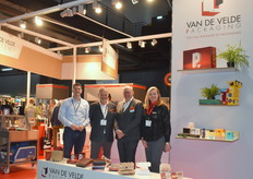 Dirk Wilms, Marcel Veldpaus, Marnix van Kooij en Jolene Crommelynck van Van de Velde Packaging.