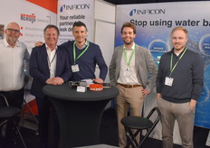 Peter Oerlemans en Wim Nelemans van Neroco, Hans Roosjen, Alex van Lakwijk en Bram Kevelaerts, allen van Roosjen uit België.  Het bedrijf levert Inficon lekdetectiesystemen, Inspectiesystemen van Mesutronic en magneetsystemen van Ro-Mag.