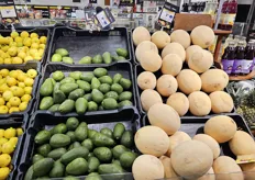 avocado's 1,75 euro per kg en meloenen 0,75 per kg