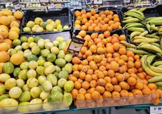 Passiefruit à 1,50 euro per kg en import Tango mandarijnen a 2,75 per kg