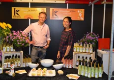 Henk van Bodegraven en Alethya Galindo van Kioom's Salad Dressing