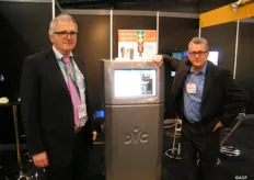 Dick Goudriaan en zijn collega Luc Guérin van DVC Machinevision.