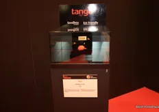 Voor Tango, de pitloze mandarijn, werd heel veel reclame gemaakt tijdens de beurs. Er liepen ook mensen verkleed in oranje tango-pakjes, die optredens deden.