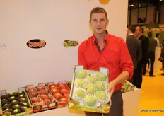 Kenneth Meyer van Natural Tropic. Het bedrijf investeert fors in nieuwe velden voor mango's, avocado's en cherimoya's: http://www.agf.nl/artikel/117173/Natural-Tropic- investeert-in-teelt-mango,-avocado-en-cherimoya