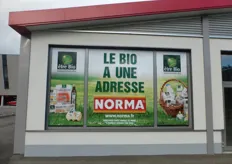 De Norma-supermarkt is gespecialiseerd in biologische producten