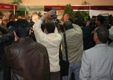 Er was ontzettend veel aandacht van de pers voor zijn aanwezigheid. Een groot gedeelte van de Egyptische bevolking is namelijk van mening dat de onlangs aangestelde minister een positieve impuls gaat geven aan de land- en tuinbouw in het land.