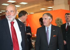 Herman van Wissen en de ambassadeur van Nederland.