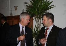 Rechts Peter Raatjes van Dacom Plant Service.