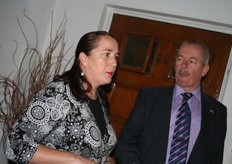 Assistente Hennie Wellen van de Nederlands ambassade in Cairo en Henk Ham van Tebarint.