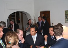 Een gezellige drukte bij Herman van Wissen thuis.