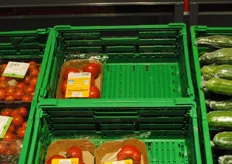 Volgens Kneuer kiezen veel consumenten eerst voor grovere tomaten uit de regio en stappen ze vervolgens over op kleinere smaaktomaten. De Nederlandse of Spaanse trostomaat is geen vervanger voor het regionale product.