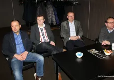 Andre Franje aan tafel met JosÃ©, Dignus en Jan Boone van Bowa