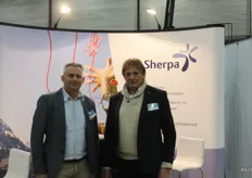 nieuw op deze beurs: Personeelsorganisatie Sherpa. Hier op de Zeeuwse Fruitteeltdag vertegenwoordigd door Jan Philipsen en Jos Heldens.