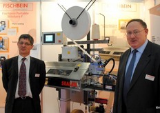 Guy den Acker en Jean Marischal van Fischbein met de TOS 3000SL oplossing. Dit werd gepresenteerd tijdens de beurs als een 'easy to open' oplossing.