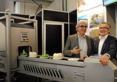 Theo Sweere van Sweere Food processing equipment met de Turkse vertegenwoordiger. Zij leveren oplossingen om producten te oogsten en verwerken.