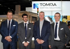 De mannen van Tomra. Tomra Sorting Food was aanwezig om met behulp van de Qvision analyser, Halo en Nimbus sorter aan verwerkers te laten zien hoe ze het rendement kunnen maximaliseren en tegelijkertijd efficiënt kunnen werken.