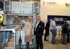 BPA, blueprint automation, voor het verpakken van onverpakte producten direct na de productie. Jos van Oekel met zijn Duitse collega.