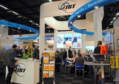 JBT FoodTech heeft verschillende oplossingen voor de AGF-sector, waaronder koelen en invriezen, steriliseren voor een langere houdbaarheid, verwerking naar fruit en sap van citrusvruchten en tomaten bijvoorbeeld.