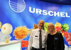 Jan van der Horst met Cristel Böhmer van Urschel. Zij presenteerden onder andere de Comitrol® Processor, Model 1700. Voor onder andere verwerking naar groente en fruitpuree.